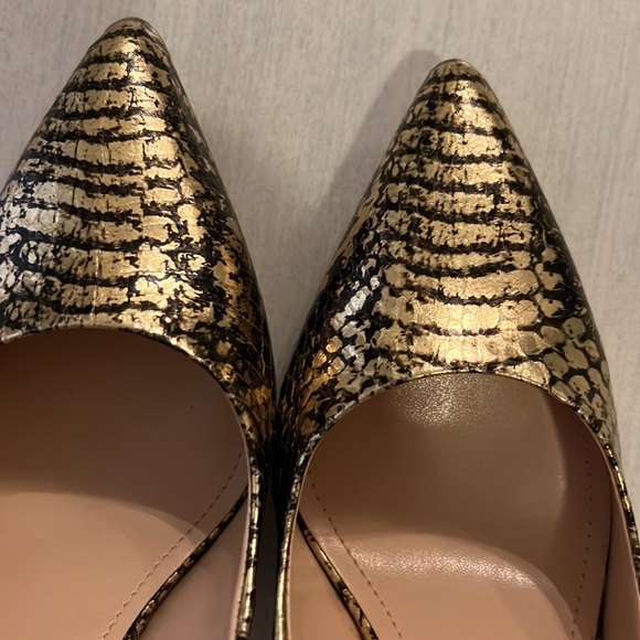 Vince Camuto Women’s Pointed Heels - Picture 4 of 4